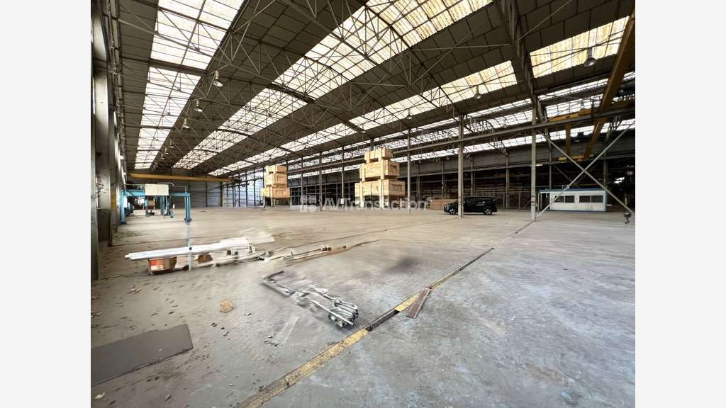 A vendre entrepôt 8680m² à Chaufour -les-Bonnières