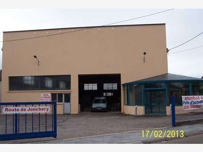 Bâtiment industriel 1000m² à vendre à Chaumont
