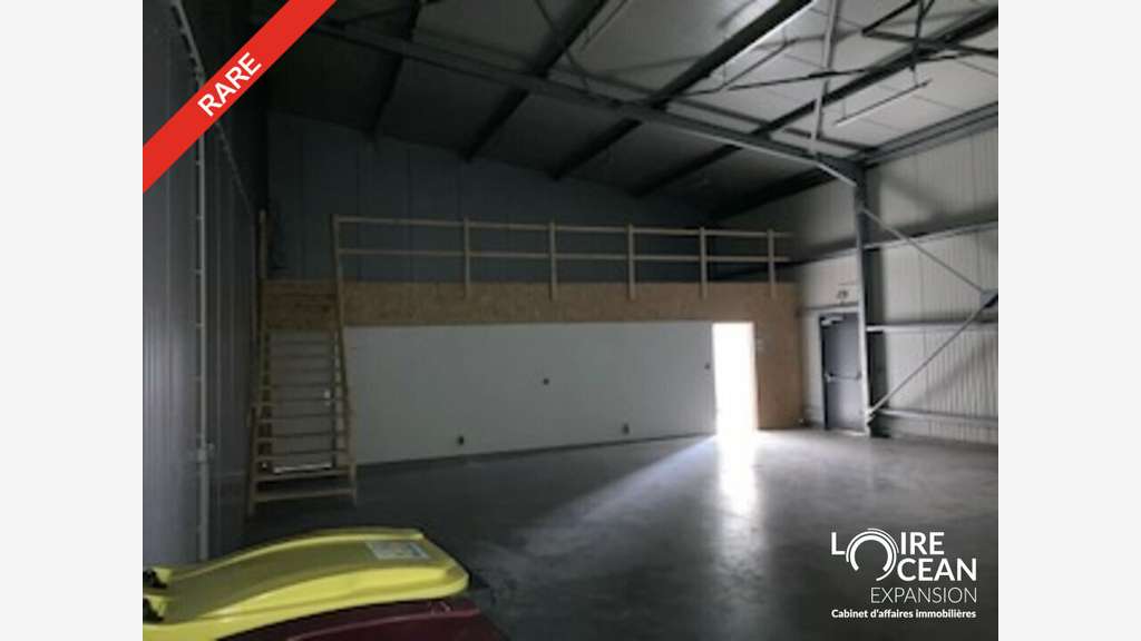 Locaux 150m² sur 5000m² à vendre à Chauvé