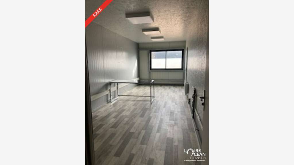 Locaux 150m² sur 5000m² à vendre à Chauvé