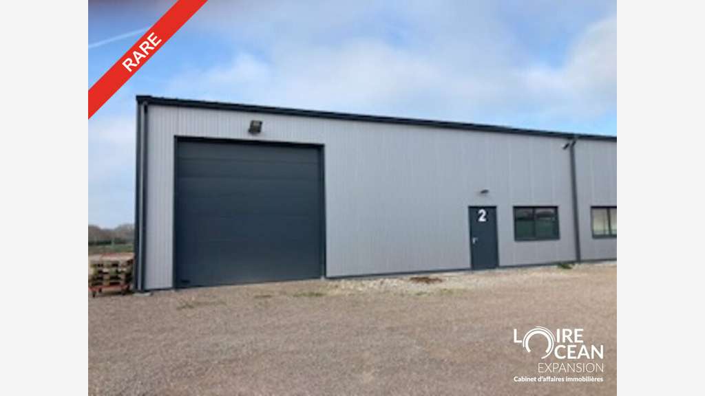 Locaux 150m² sur 5000m² à vendre à Chauvé