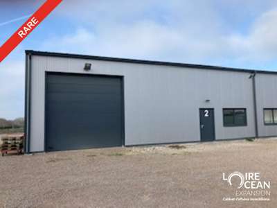 Locaux 150m² sur 5000m² à vendre à Chauvé