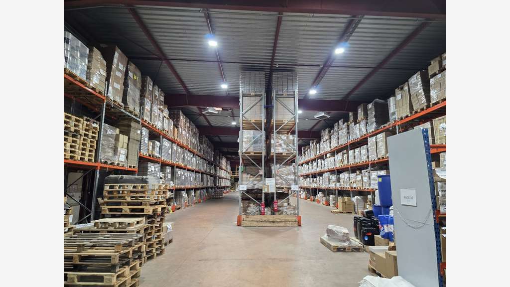 AV plateforme logistique 6911m² sur 2ha à Chevilly
