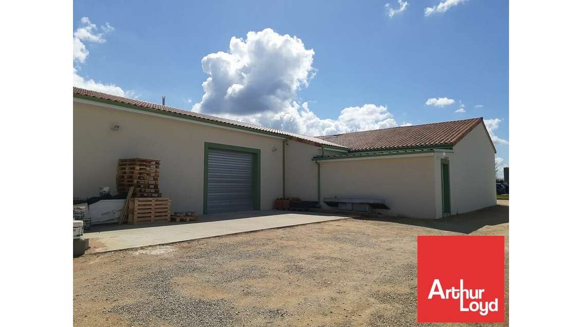 Local d'activités de 400m² à vendre à Cisse