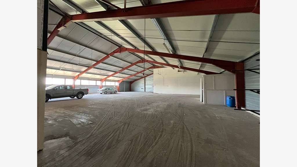 Vente local d'activité de 1445m² sur RN à Civens