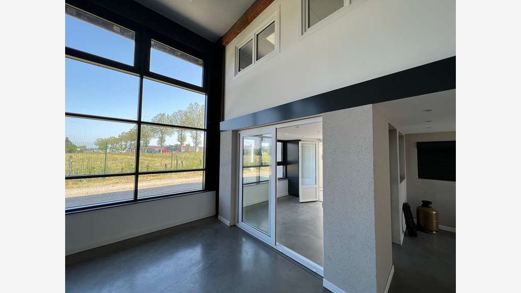 Vente local d'activité de 1445m² sur RN à Civens