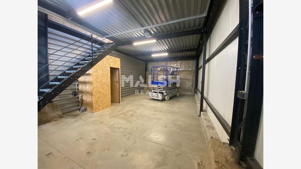 AV locaux d'activités 199m² Civrieux accès A46/A6