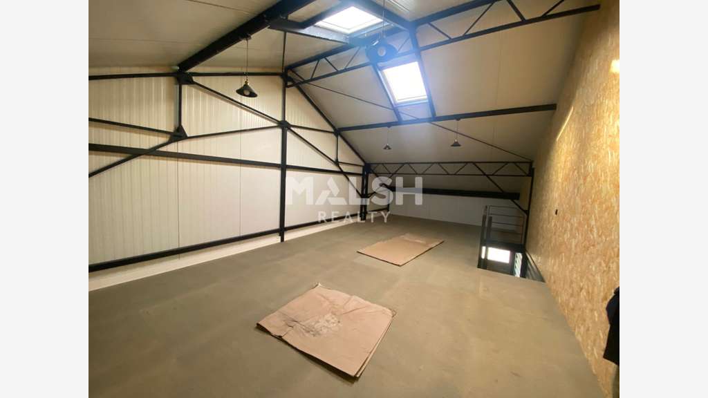 AV locaux d'activités 199m² Civrieux accès A46/A6