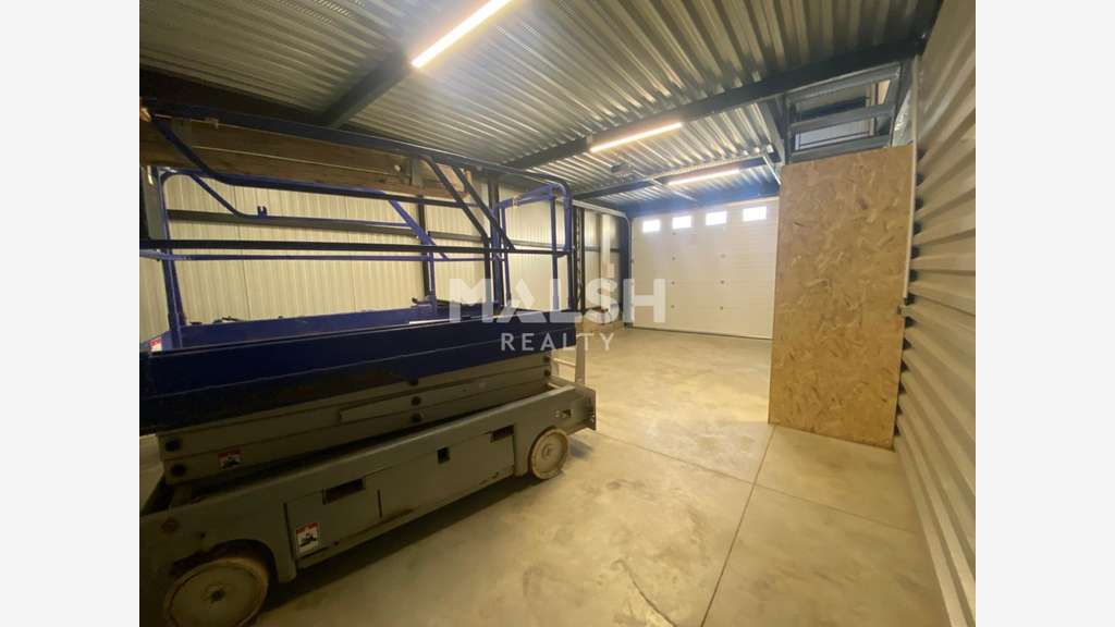 AV locaux d'activités 199m² Civrieux accès A46/A6