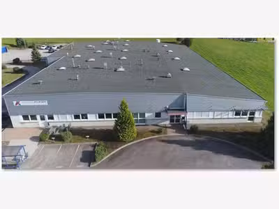 Site industriel de 2 840 m² à reprendre à Cleurie 