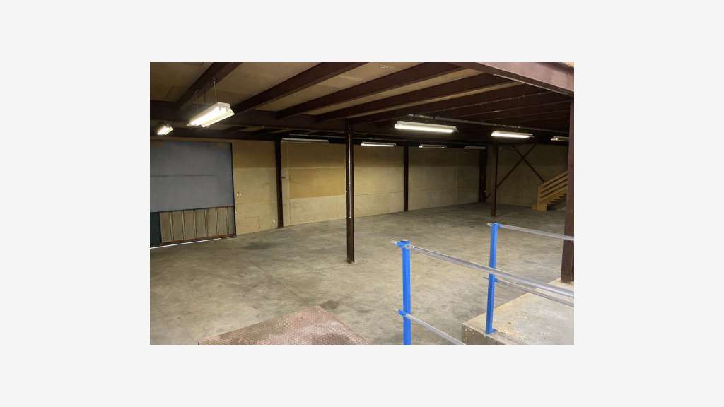 Vente bâtiment mixte 1100m² en ZI à Cluses