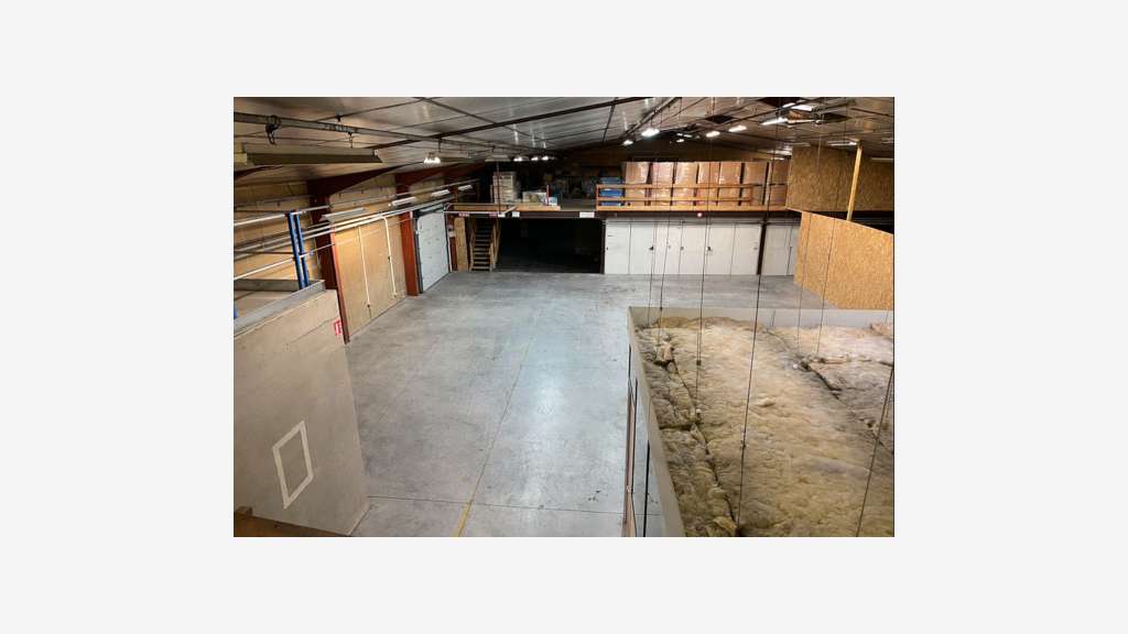Vente bâtiment mixte 1100m² en ZI à Cluses