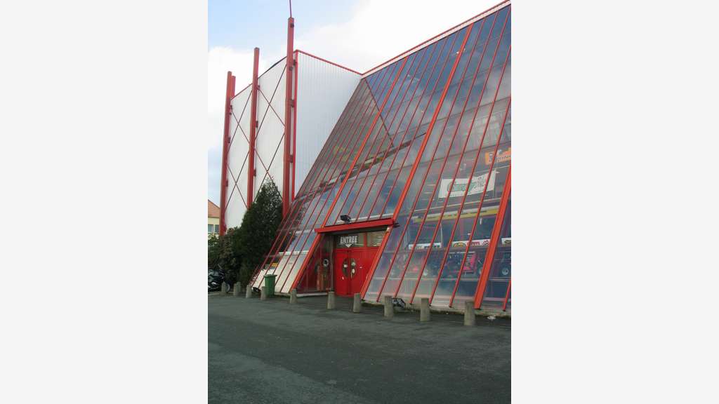 À VENDRE BÂTIMENT COMMERCIAL / ACTIVITÉ 5 050 M²