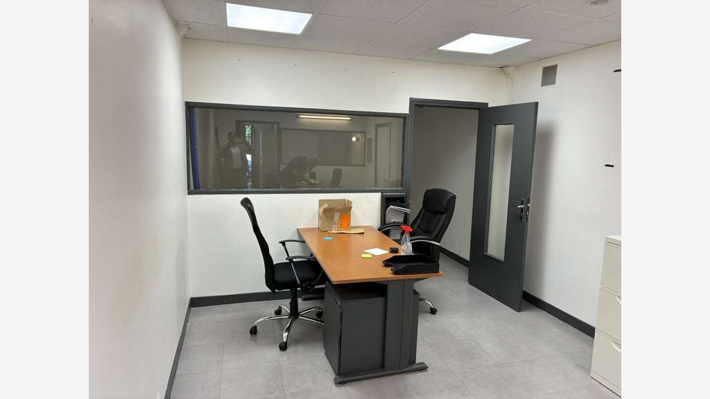 A vendre local d'activité 93m² à Colombes