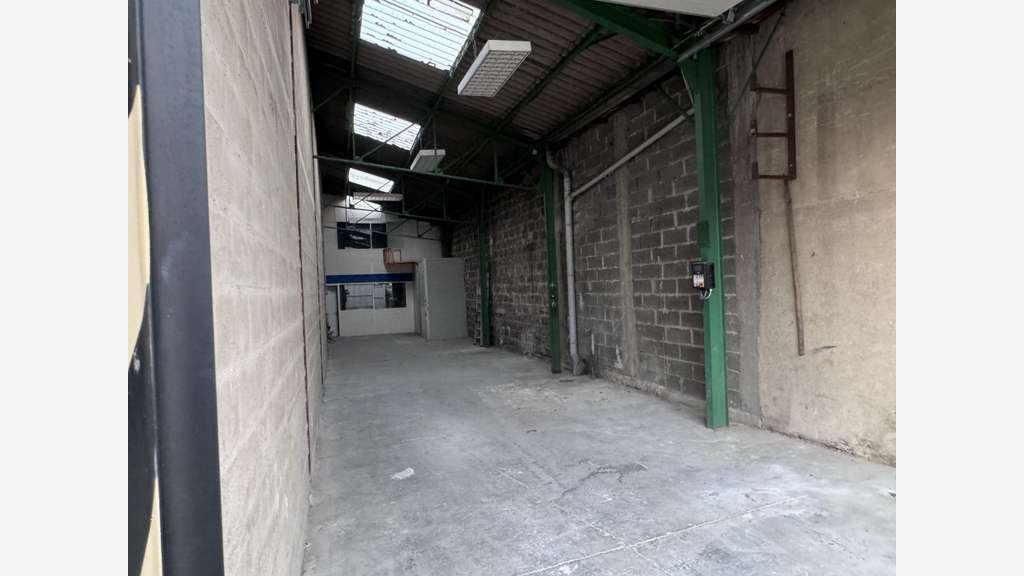 A vendre locaux d'activité à Colombes