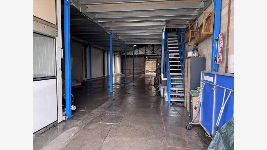 A vendre locaux d'activité à Colombes