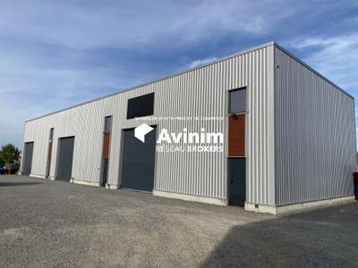 AV bâtiment d'activité récent de 445m² à Combronde