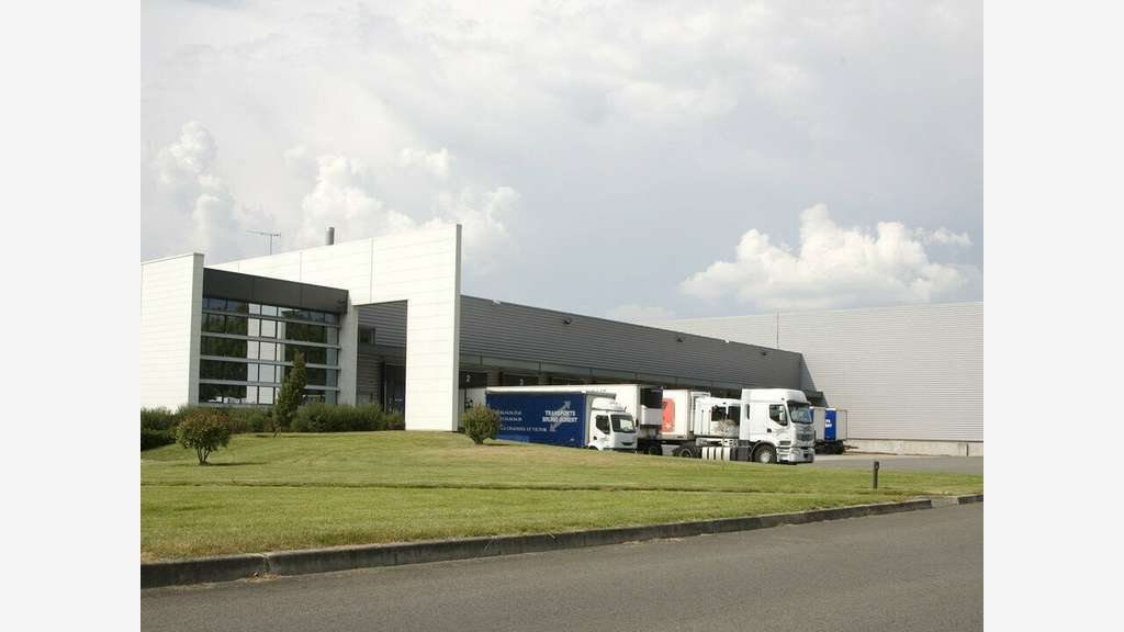 Site logistique 8 600m² à vendre à Contres (41)