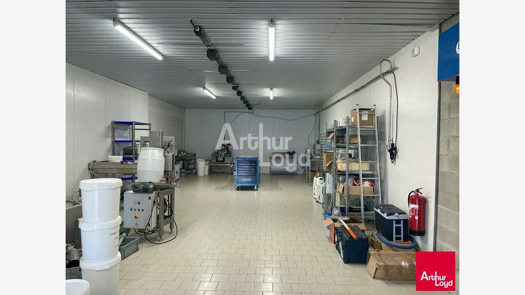 Local d'activité 1000m² à vendre à Contres