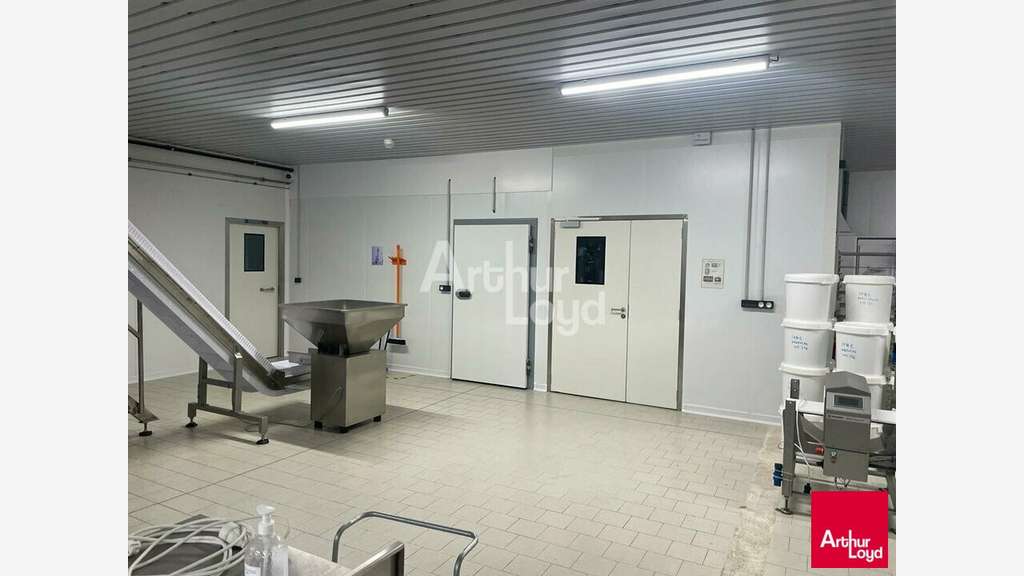 Local d'activité 1000m² à vendre à Contres
