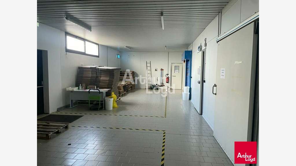 Local d'activité 1000m² à vendre à Contres