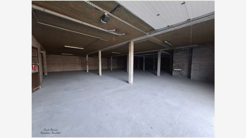 À vendre spacieux entrepôt 990m² à Contrexéville