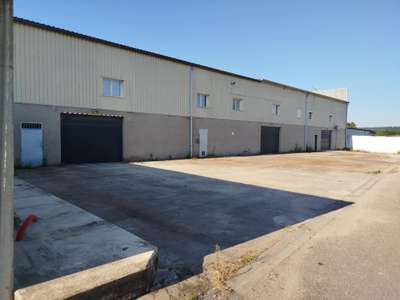 À vendre spacieux entrepôt 990m² à Contrexéville 
