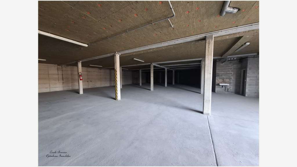 À vendre spacieux entrepôt 990m² à Contrexéville