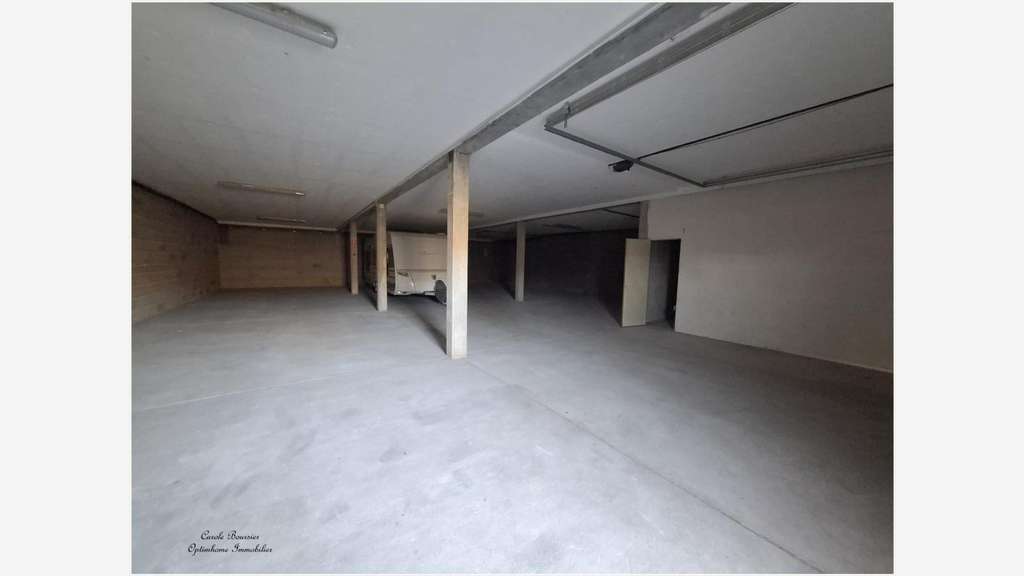 À vendre spacieux entrepôt 990m² à Contrexéville 