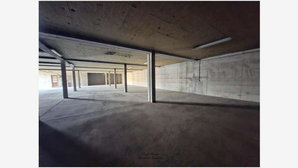 À vendre spacieux entrepôt 990m² à Contrexéville 