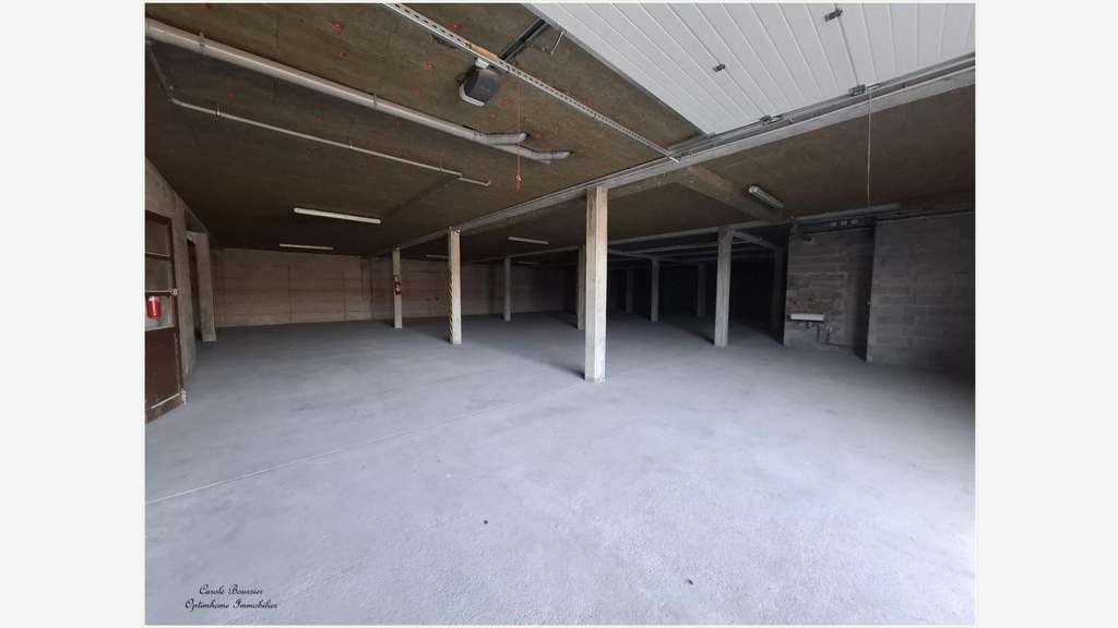 À vendre spacieux entrepôt 990m² à Contrexéville 