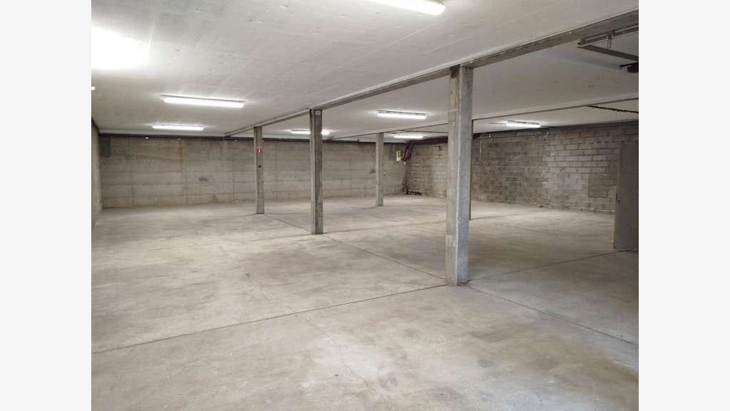 À vendre spacieux entrepôt 990m² à Contrexéville 