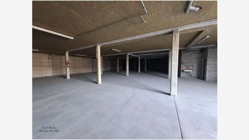 À vendre spacieux entrepôt 990m² à Contrexéville 