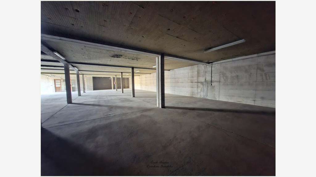 À vendre spacieux entrepôt 990m² à Contrexéville