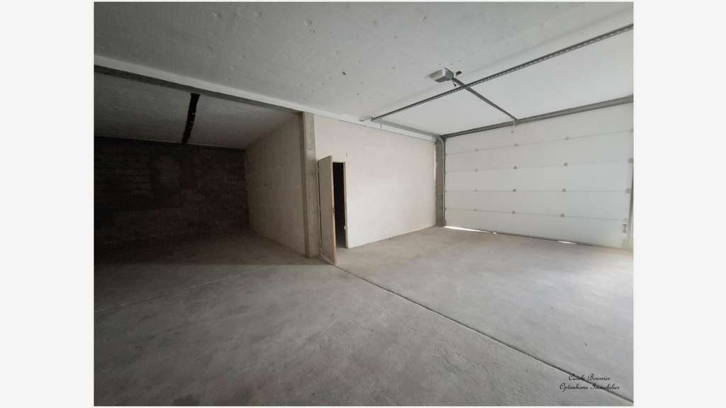 À vendre spacieux entrepôt 990m² à Contrexéville 