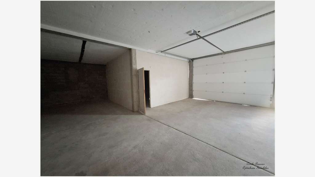 À vendre spacieux entrepôt 990m² à Contrexéville