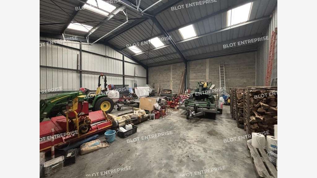 À vendre bâtiment 745m² sur 3313m² à Cordemais