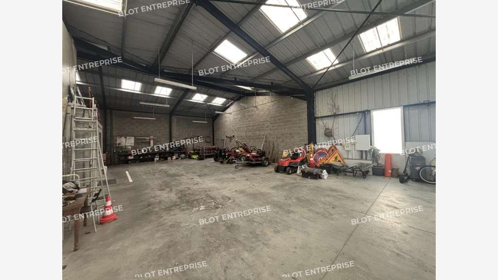 À vendre bâtiment 745m² sur 3313m² à Cordemais