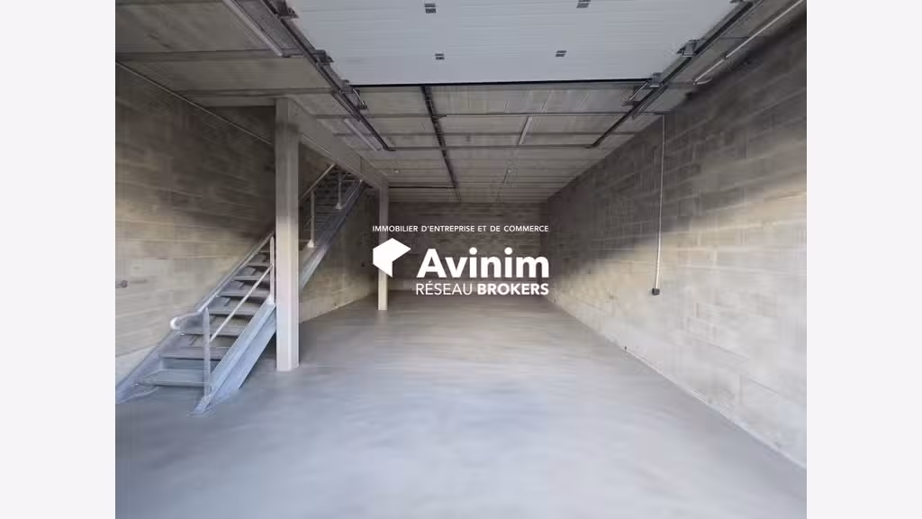 A VENDRE LOCAUX NEUFS MIXTES 133 M²