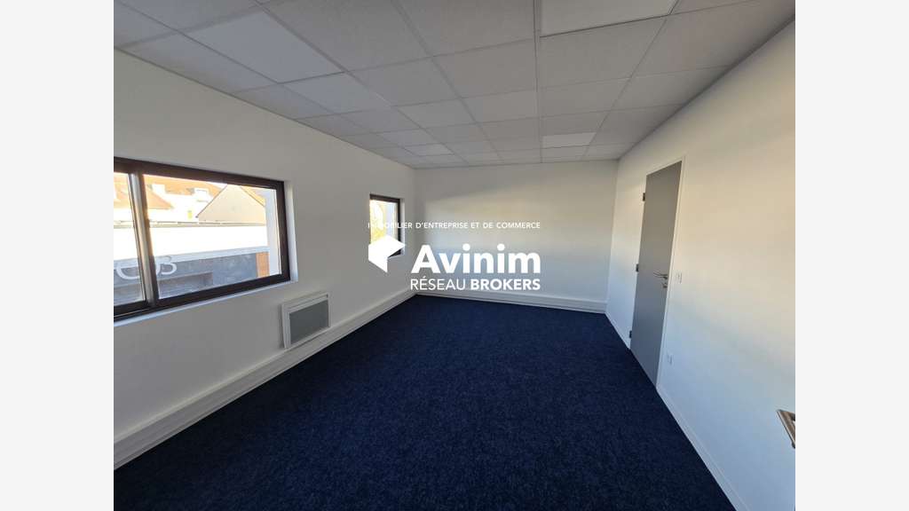 A VENDRE LOCAUX NEUFS MIXTES 133 M²