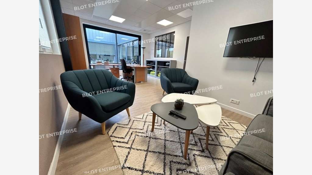 LOCAL ACTIVITES - 980 m² - CORP-NUDS