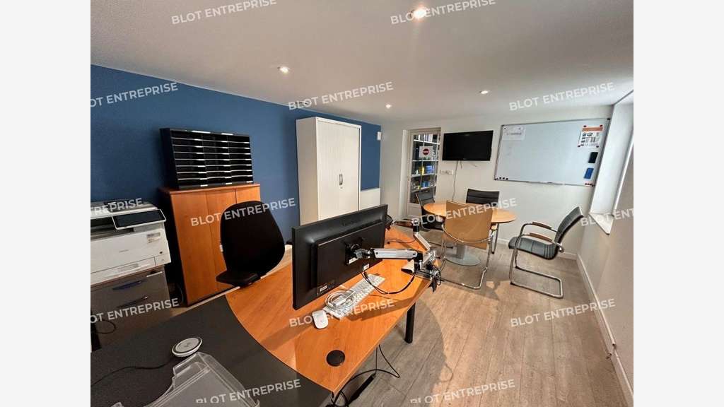 LOCAL ACTIVITES - 980 m² - CORP-NUDS