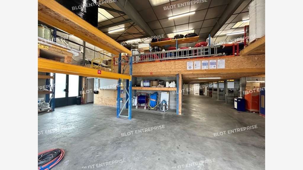 LOCAL ACTIVITES - 980 m² - CORP-NUDS