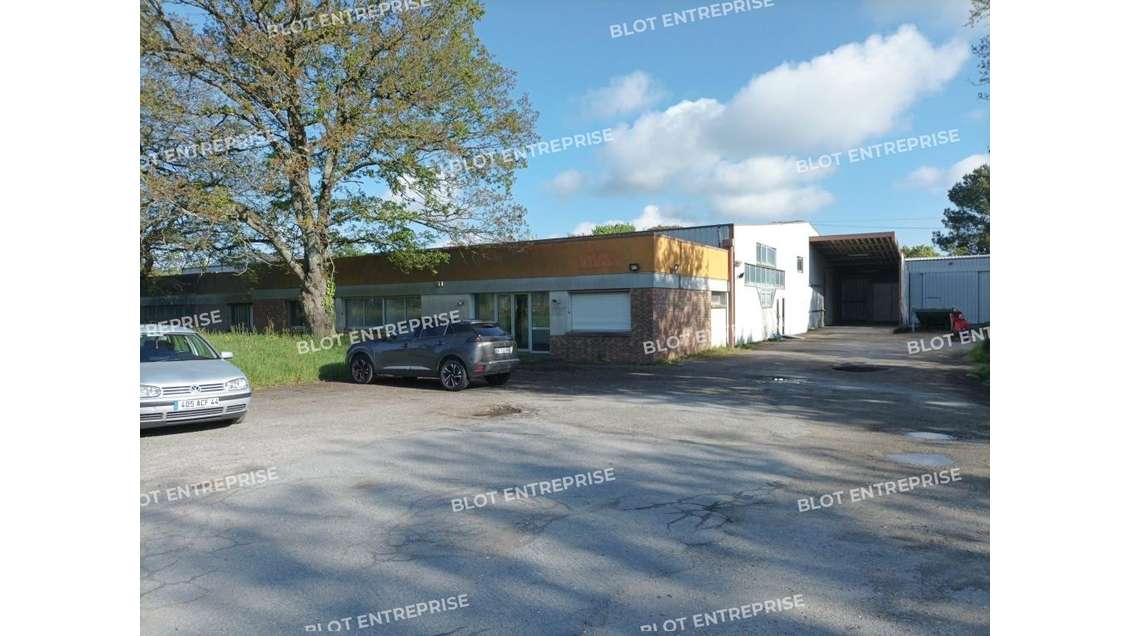 À vendre locaux 2100m² à Couëron ZA Pan Loup