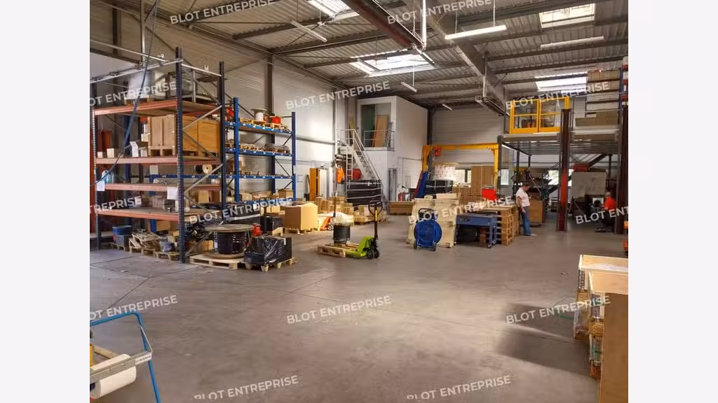 À VENDRE - LOCAUX D'ACTIVITÉS - 1 150 M² - COUERON