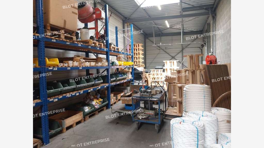 À VENDRE - LOCAUX D'ACTIVITÉS - 1 150 M² - COUERON