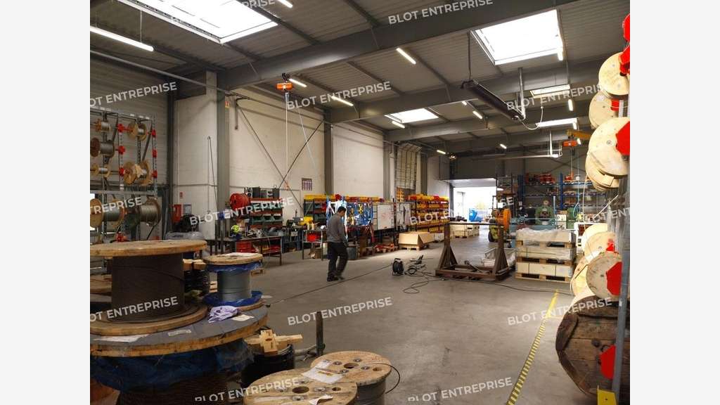 À VENDRE - LOCAUX D'ACTIVITÉS - 1 150 M² - COUERON