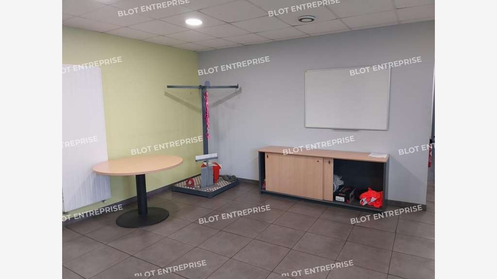À VENDRE - LOCAUX D'ACTIVITÉS - 1 150 M² - COUERON