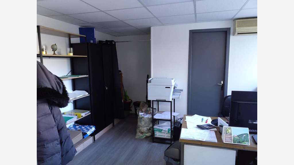 AV locaux d'activités 340m² à Coulounieix-Chamiers