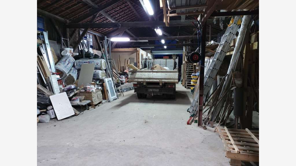 AV locaux d'activités 340m² à Coulounieix-Chamiers
